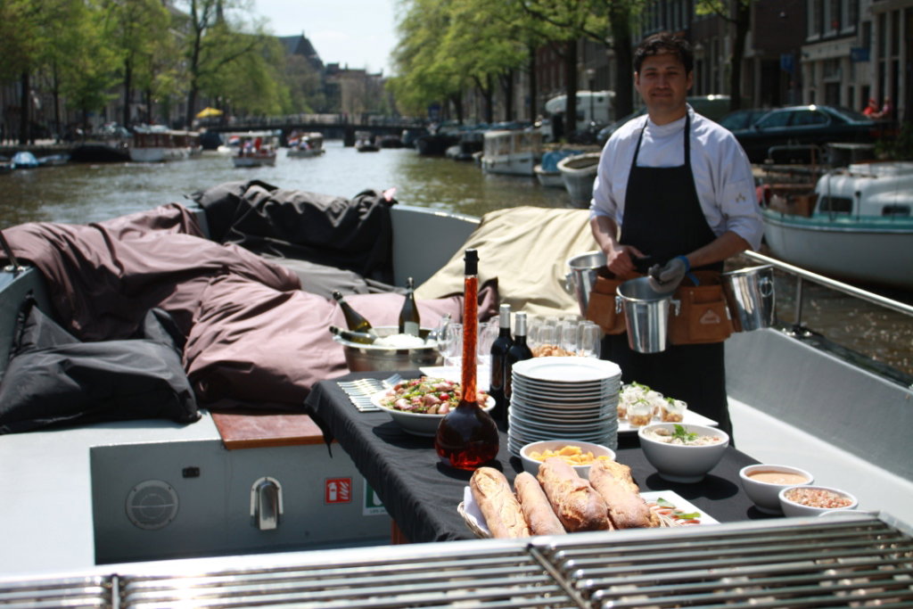 Boat hire in Amsterdam for a small group (2 to 12 people)