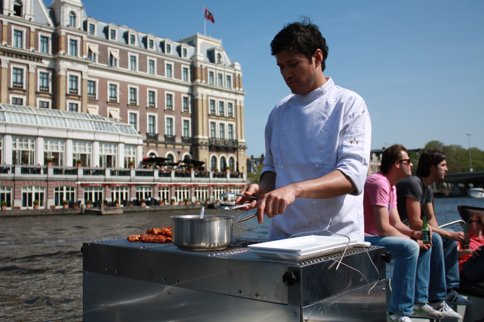 Should you choose a private boat tour or a group canal cruise for business events?