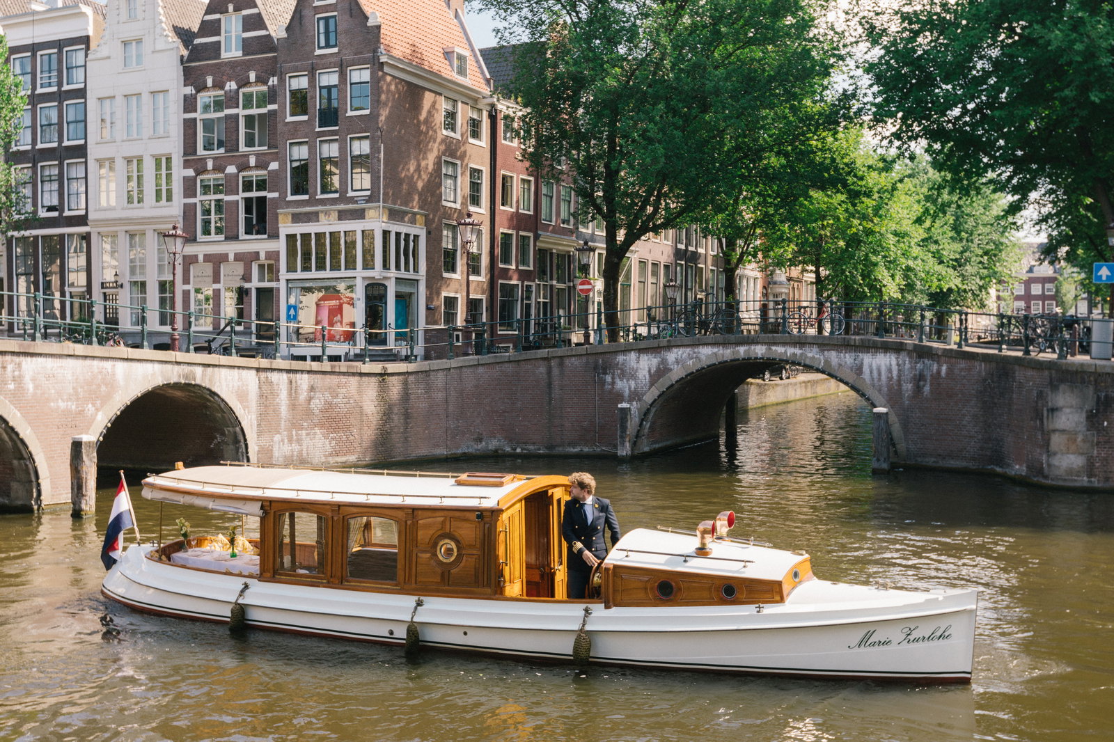 Luxury canal cruise in Amsterdam: what makes it luxury and what it costs