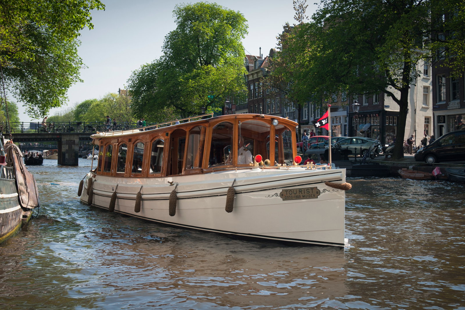What does a BBQ boat cost for a large group in Amsterdam?