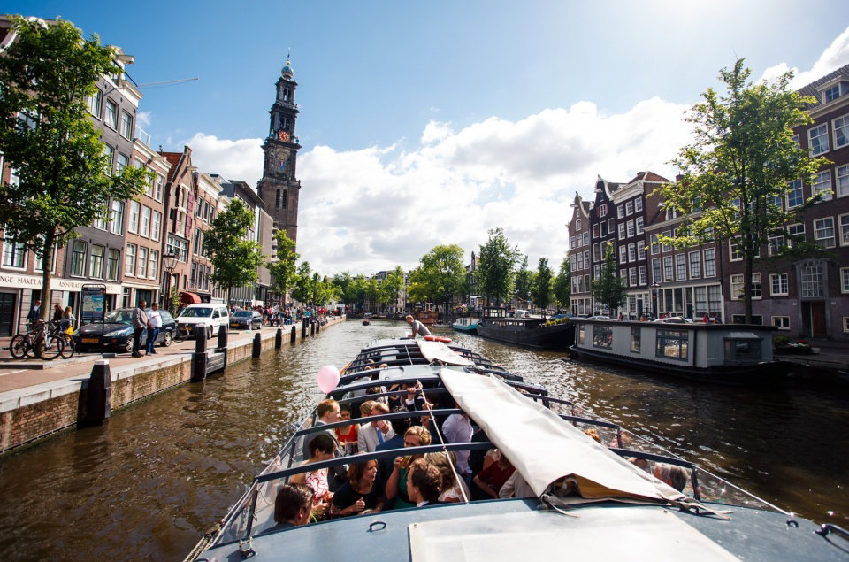 Evening canal cruise in Amsterdam: the canals by night