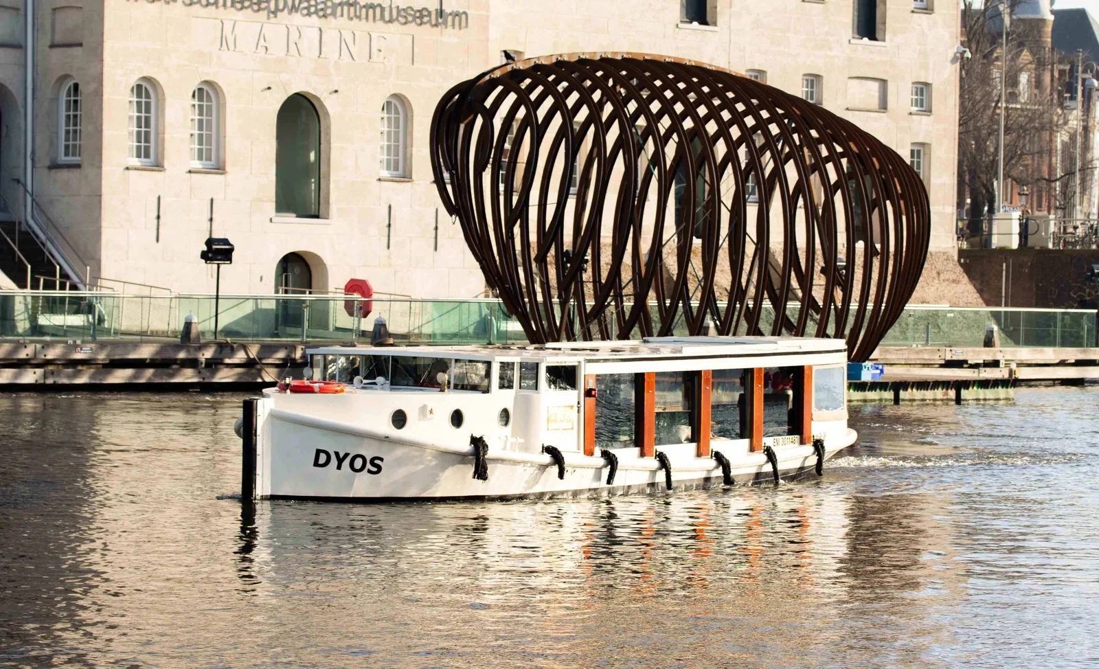 Guided historical canal cruise: the stories behind the canals