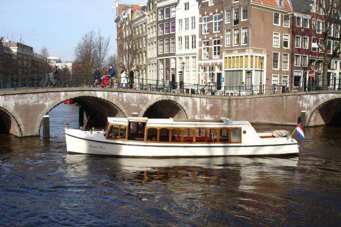 monalisa houseboats of group via Lisa boat Rent Amsterdam A 25 Rent Boat persons Mona Canal